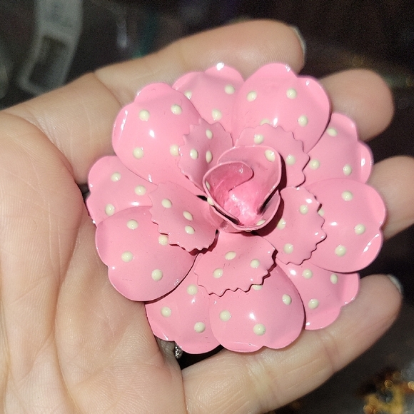 Joan Rivers Classics Collection White and  Pink Flower Brooch And Earring  Set - Picture 5 of 10